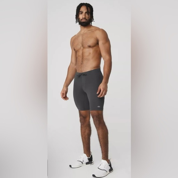 ALO Men’s 9” Warrior Compressive Short Size Small - Picture 1 of 8